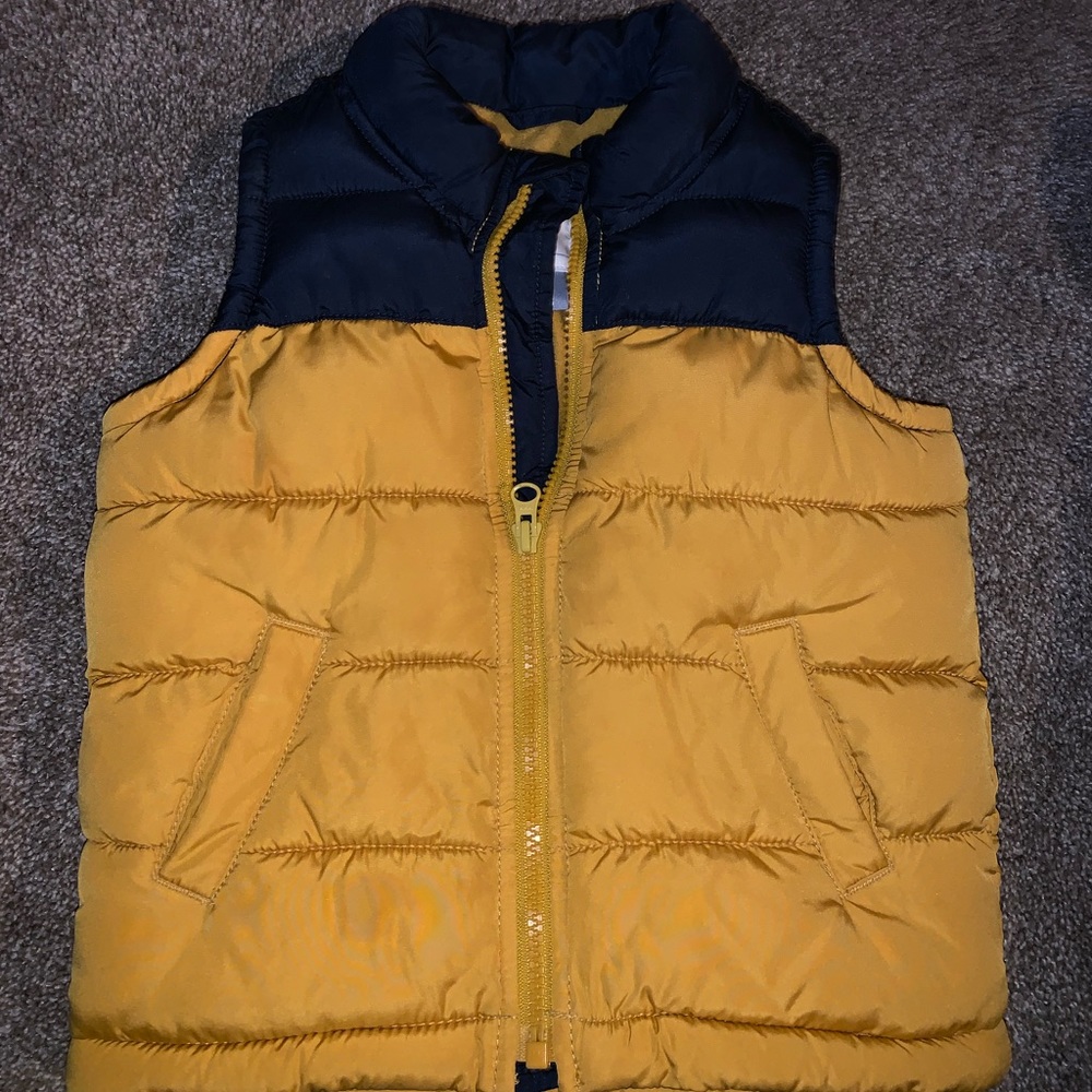 Boys size 3 puffer vest